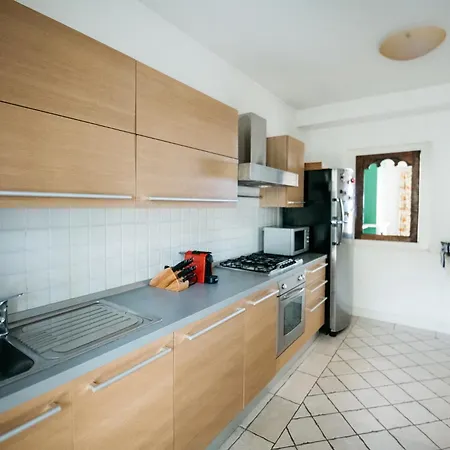 아파트 Helas By Holidays